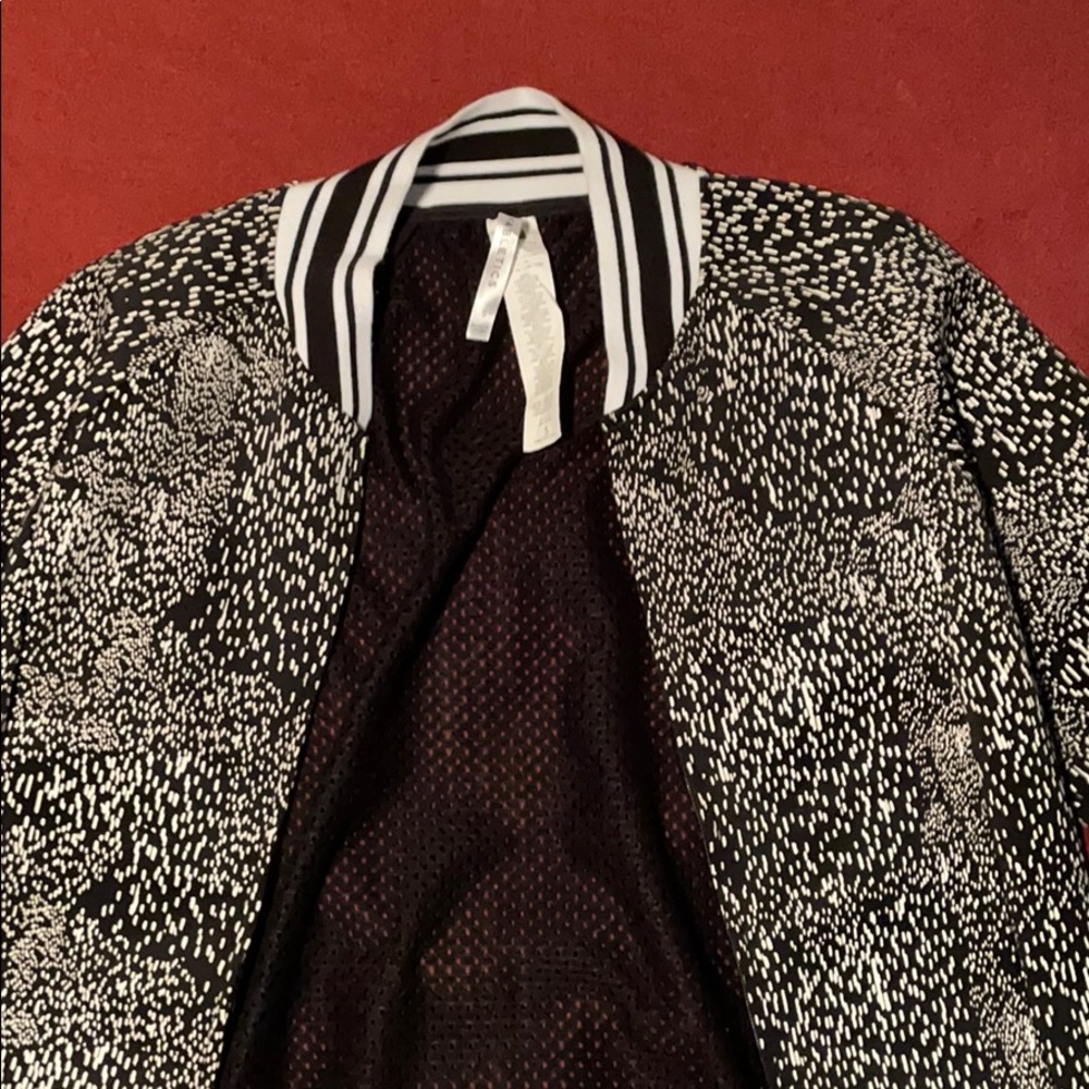 Fabletics Workout Bomber - image 2